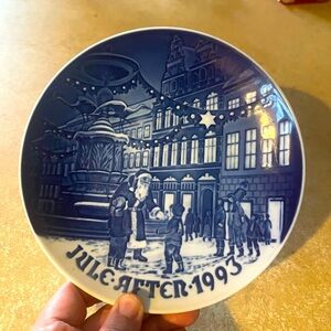 B & G Father Christmas in Copenhagen Christmas Plate 1993